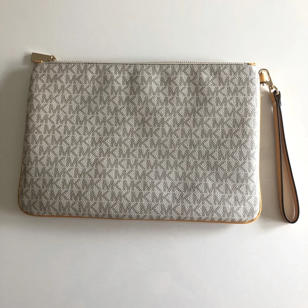 New Michael Kors Large Logo Wristlet